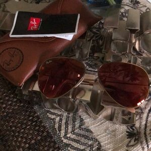 Red mirrored ray bans